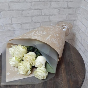 Классика из белых роз