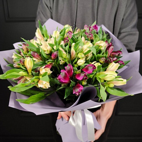 Классический букет из Альстромерии