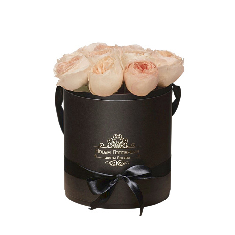 11 персиковых пионовидных роз Премиум в черной шляпной коробке - Фото 1