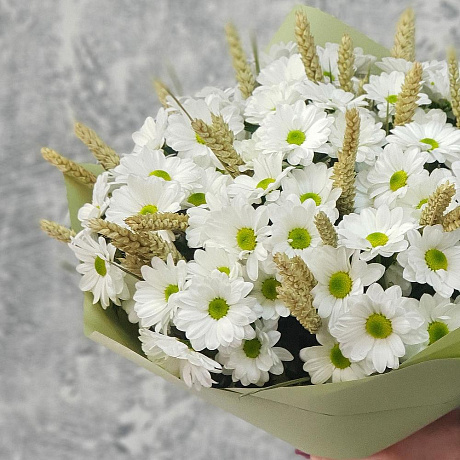 Летний букет из кустовых хризантем и пшеницы - Фото 1