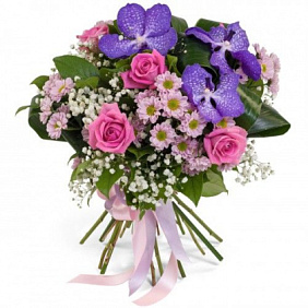 Букет из орхидей Ванда, роз и салала