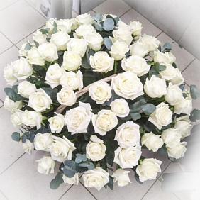 Корзина с розами эквадор