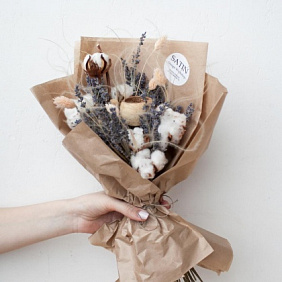 Букет из лаванды, хлопка и фалариса