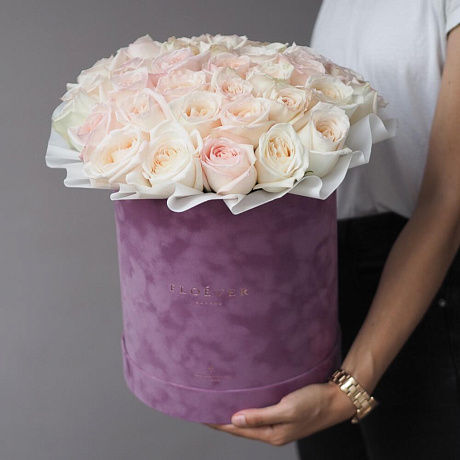 Розы Вайт Охара в сиреневой коробке XL - Фото 1