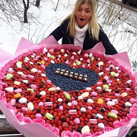 Клубничный букет «Гигант»