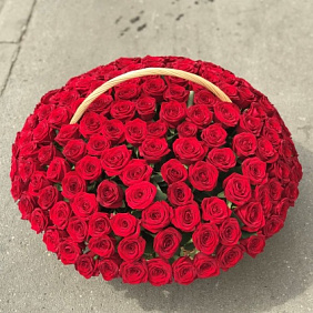 Корзины с цветами.  Красные Розы. 151 роза. N158