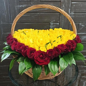 Корзина с розами "Люблю"