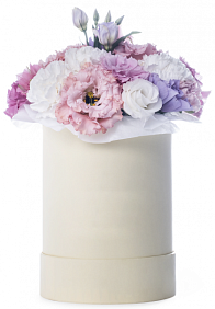 Лизиантус и гвоздика в шляпной коробке