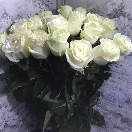 Букет 19 белых роз 60 см - Фото 1