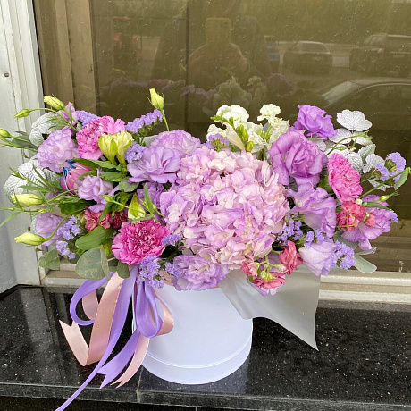 Сборная коробка с гортензией и лизиантусом - Фото 1