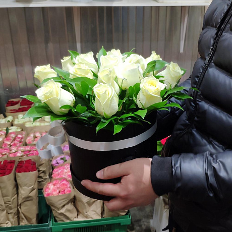 Цветы в коробке (Роза белая - 15 шт.) - Фото 1