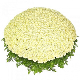 1001 белая роза в корзине