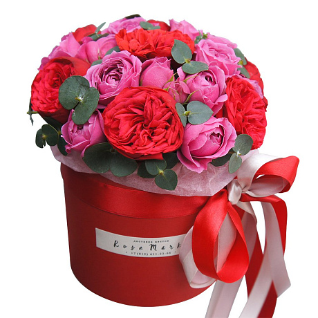 Красная шкатулка с кустовой пионовидной розой - Фото 1