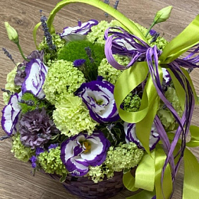 Японская роза с цветами