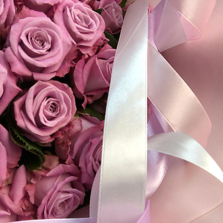 Фиолетовые розы в дизайнерской упаковке №160 - Фото 4
