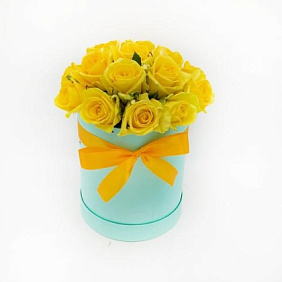 25 желтых роз в голубой шляпной коробке №182