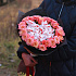 Букет сердце из коралловых роз с конфетами Рафаэлло - Фото 6