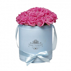 25 розовых роз в голубой шляпной коробке №617