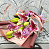 Букет из лилий и розовой маттиолы Восхищение - Фото 1