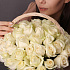 51 белая роза в плетёной корзинке - Фото 3