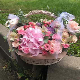 Букет цветов "Розовая корзина"