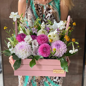Букет цветов "Георгины в летнем саду"