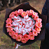 Букет сердце из коралловых роз с конфетами Рафаэлло - Фото 1