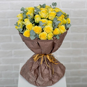 Букет цветов "Голландские солнечные розы 60 см" из 31 желтой розы
