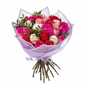 Букет цветов 25 роз микс и эвкалипт
