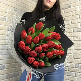 19 Красных тюльпанов