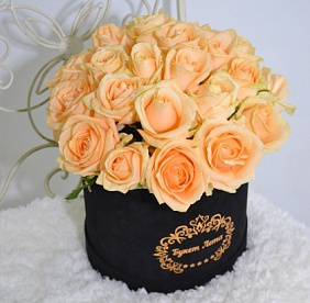 25 розовых роз Джумелия в черной шляпной коробке №161