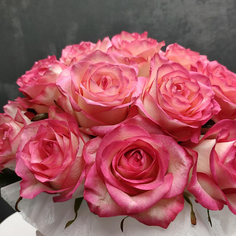 Цветы в коробке 31 роза жумиля - Фото 6