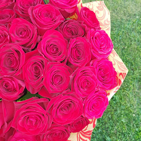 45 красных роз в крафте - Фото 2