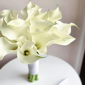 Букет невесты Luxury Flowers Белые каллы