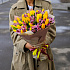 Яркий микс тюльпанов и Альстромерий - Фото 2