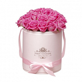 25 розовых роз в розовой шляпной коробке №616