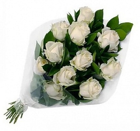 Букет из 11 белых роз с зеленью