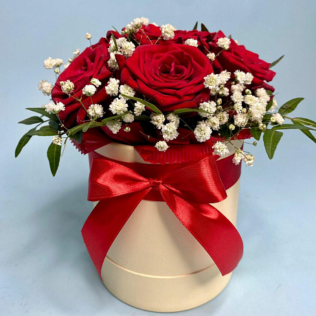Коробка с бордовыми розами Ред Наоми - Фото 1